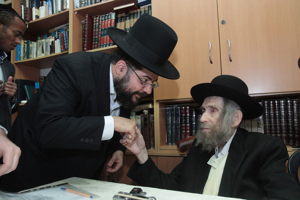 מבית שמש לבתי גדולי ישראל  בבני-ברק • תיעוד