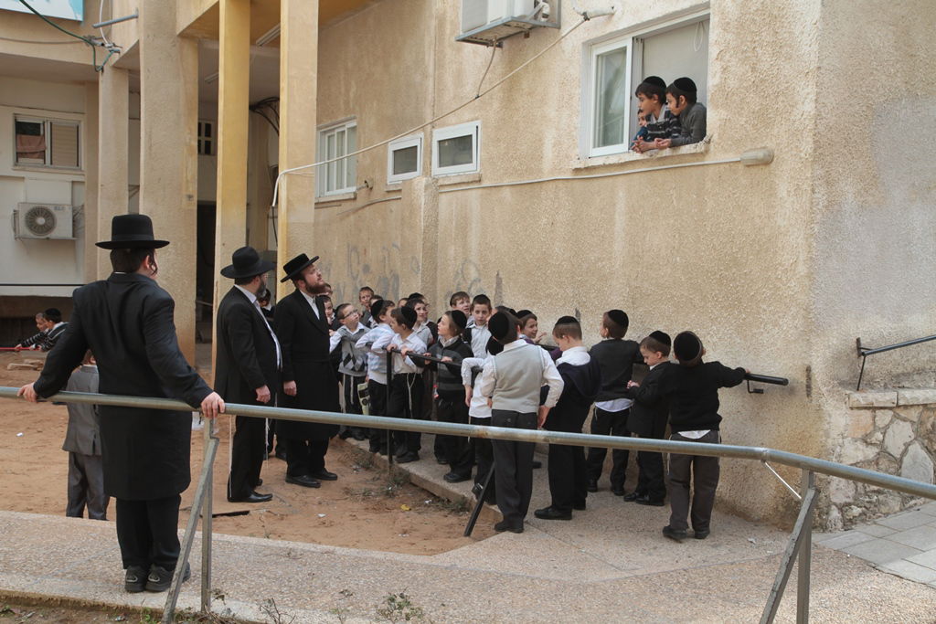 מבית שמש לבתי גדולי ישראל  בבני-ברק • תיעוד