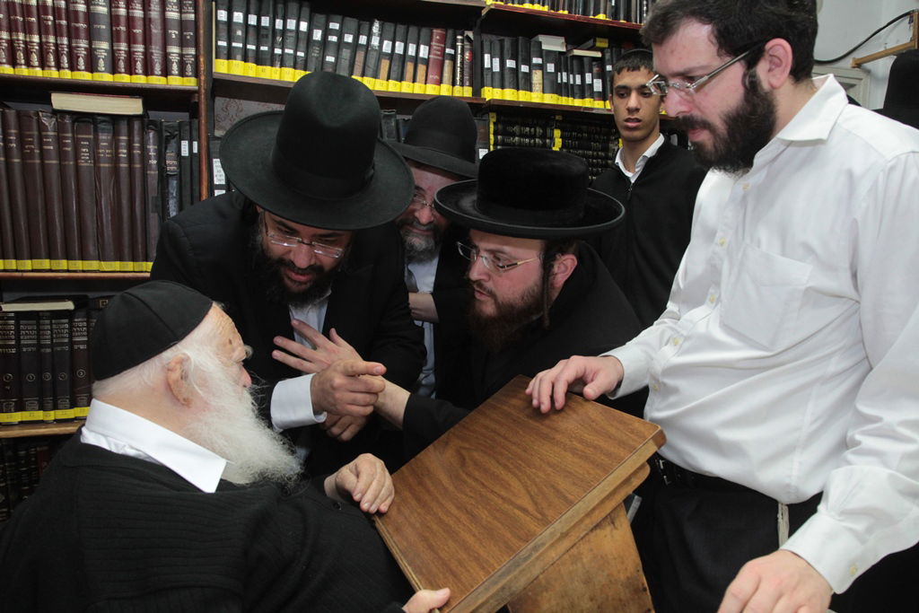 מבית שמש לבתי גדולי ישראל  בבני-ברק • תיעוד