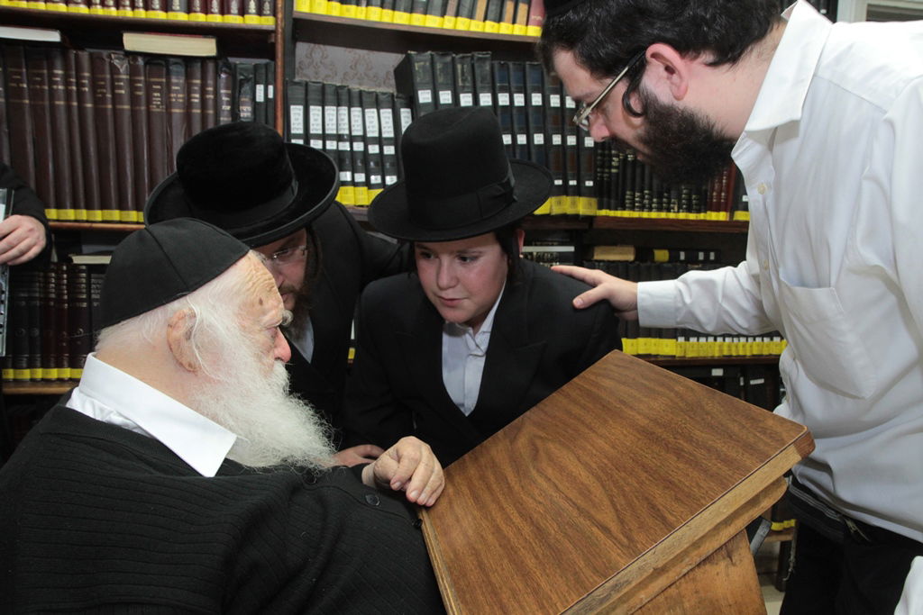 מבית שמש לבתי גדולי ישראל  בבני-ברק • תיעוד