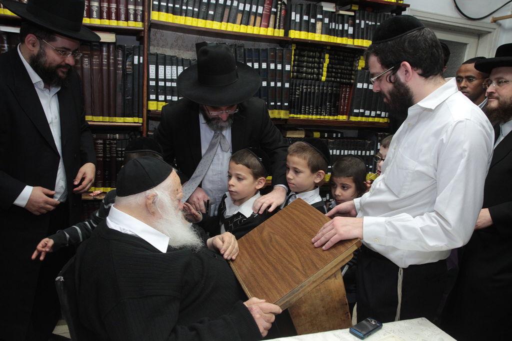 מבית שמש לבתי גדולי ישראל  בבני-ברק • תיעוד