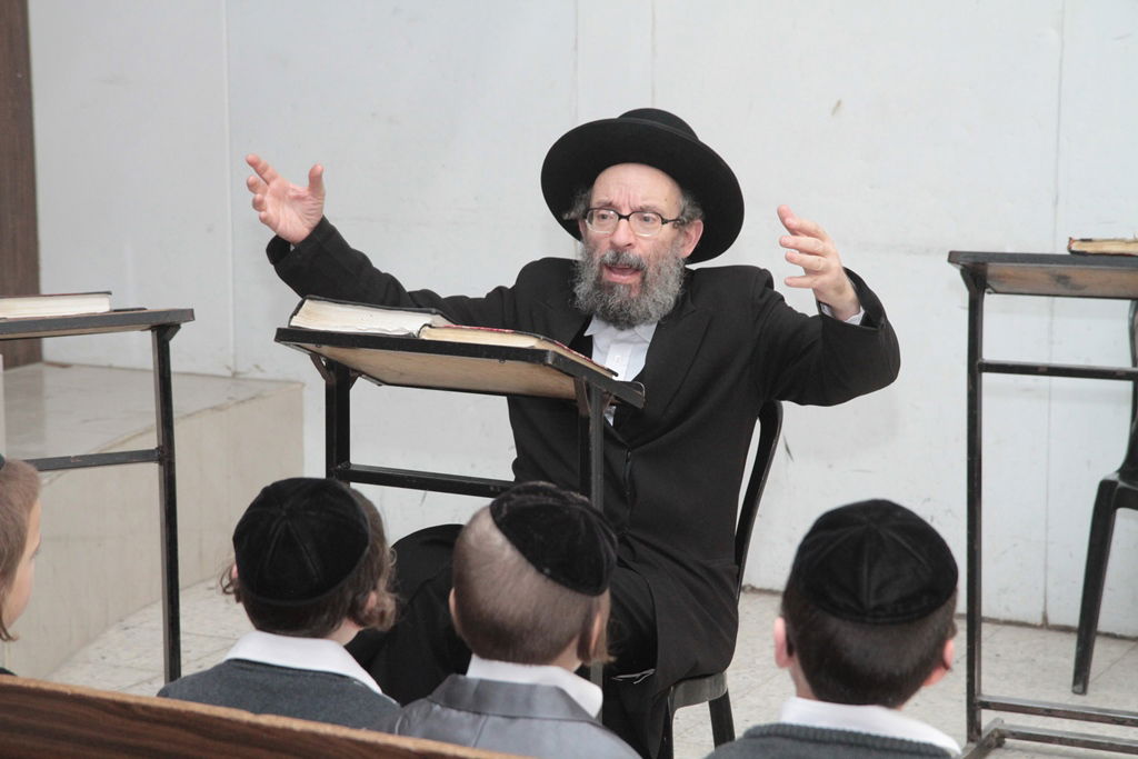 מבית שמש לבתי גדולי ישראל  בבני-ברק • תיעוד