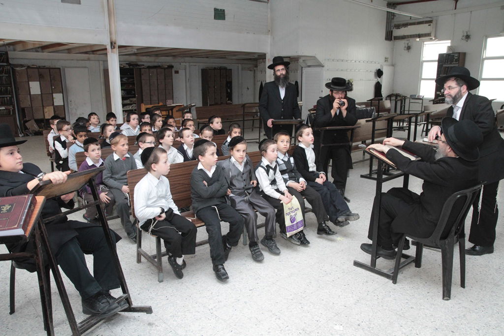 מבית שמש לבתי גדולי ישראל  בבני-ברק • תיעוד