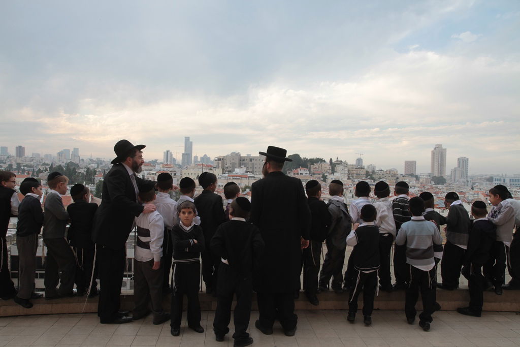 מבית שמש לבתי גדולי ישראל  בבני-ברק • תיעוד