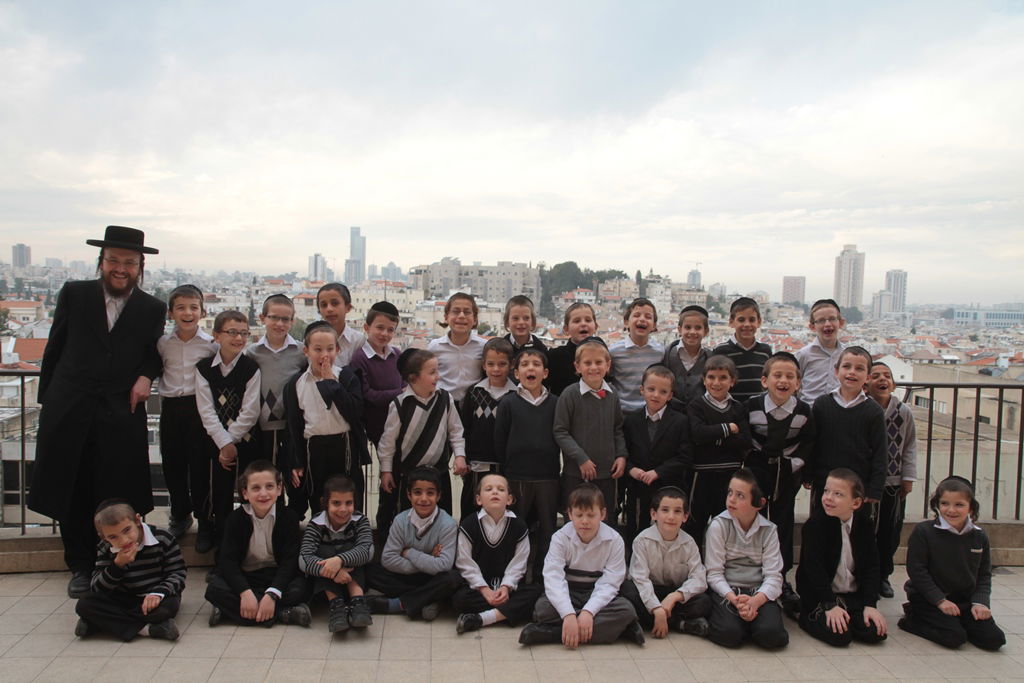 מבית שמש לבתי גדולי ישראל  בבני-ברק • תיעוד