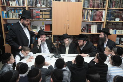 מבית שמש לבתי גדולי ישראל  בבני-ברק • תיעוד