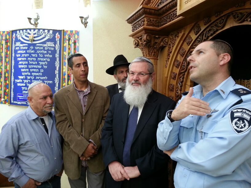 סגן השר בן דהן ביקר בבתי הכנסת שחוללו: "זו פגיעה קשה"