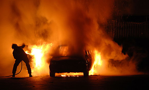 לבנון: 4 הרוגים בפיצוץ מכונית ממולכדת במעוז החיזבאללה