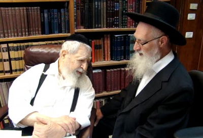 מרן הגר"ע יוסף ובנו הגר"י יוסף זצ"ל