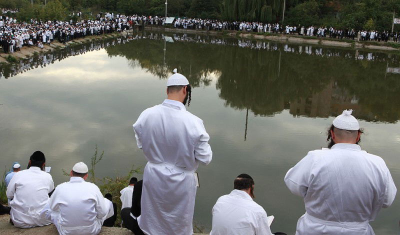 חסידים באומן בימים הנוראים
