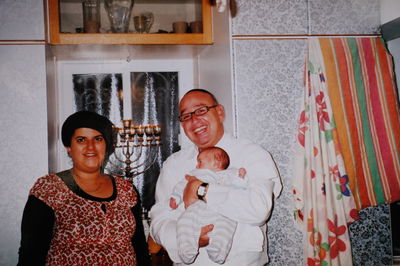 בני הזוג אברהם וגלית טופאן ובנם הקטן