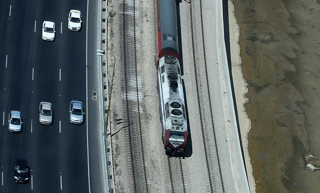 רמלה: רכבת דרסה למוות רוכב על קלנועית