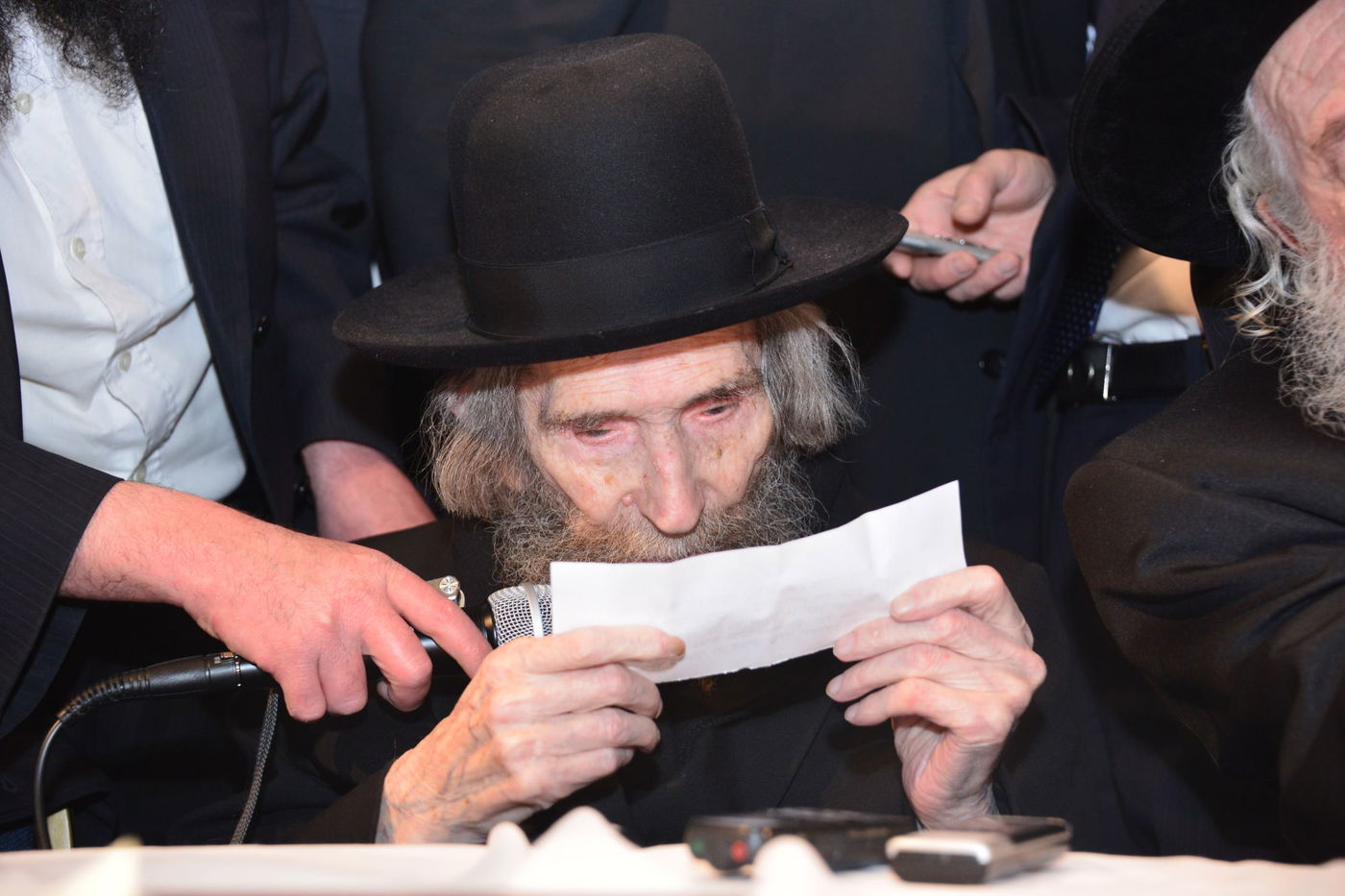 הגראי"ל שטיינמן: "ללא תורה הבריאה תגיע למצב של חורבן"