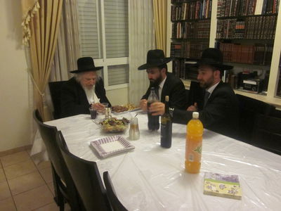 תיעוד: הרב שמואל אוירבך בא לחזק את ישעיהו ויין