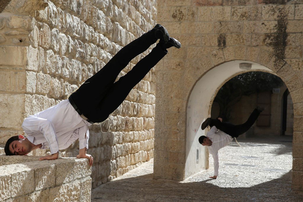 תמונות: אומנות לחימה ברזילאית בסמטאות ירושלים