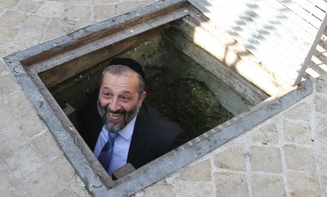 דרעי יורד לבור, הראש"ל בשוק