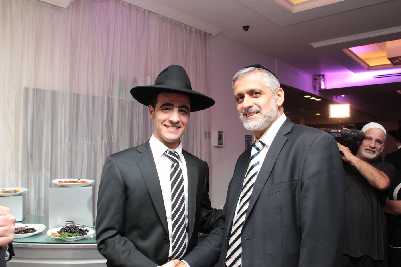 גלריה: ישי כהן התחתן, כולם באו לאחל מזל טוב