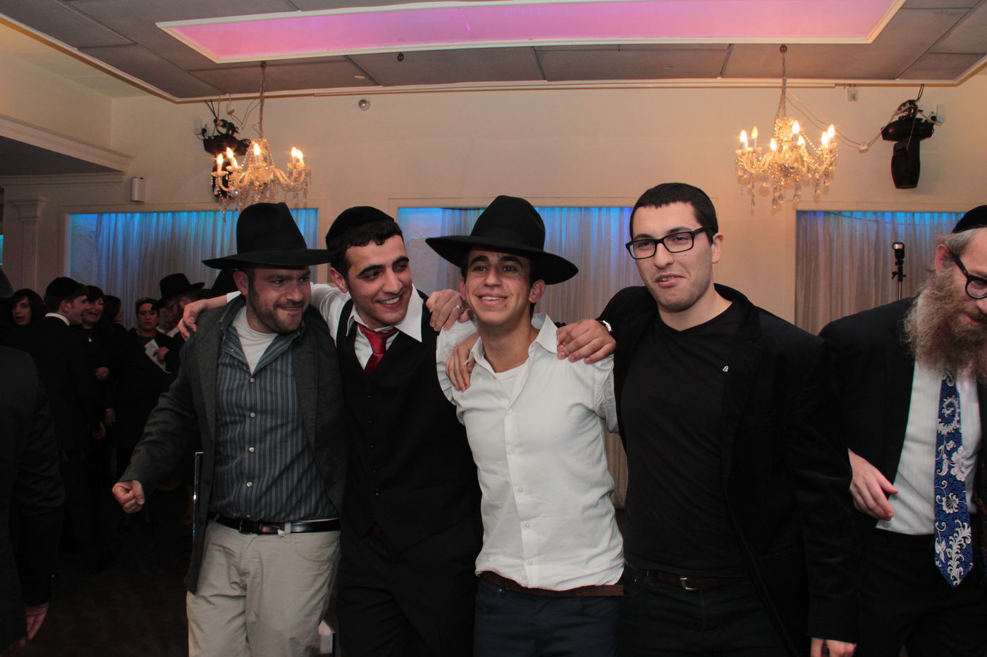 גלריה: ישי כהן התחתן, כולם באו לאחל מזל טוב