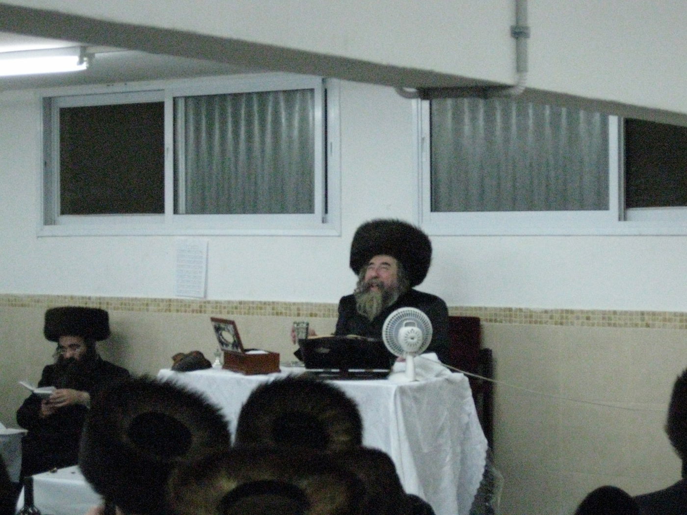 גלריה: האדמו"ר מרחמסטריווקא שבת עם חסידיו