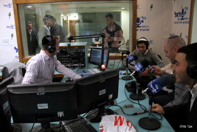 גלריה: השדרן דוד חכם נפרד מרדיו "גלי ישראל"