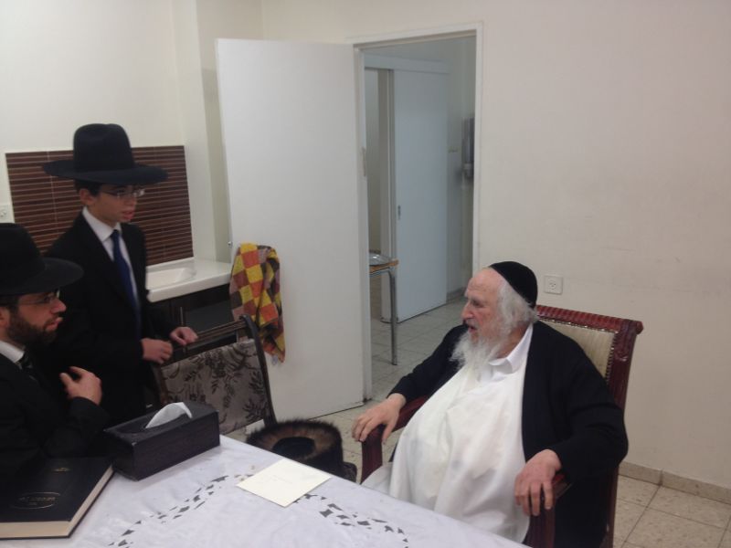 תיעוד: הנכד המשותף התברך אצל הרב שמואל אוירבך