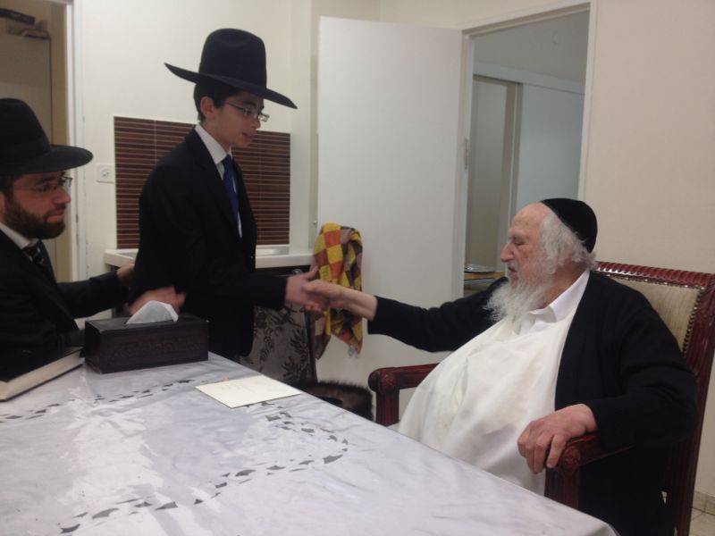 תיעוד: הנכד המשותף התברך אצל הרב שמואל אוירבך