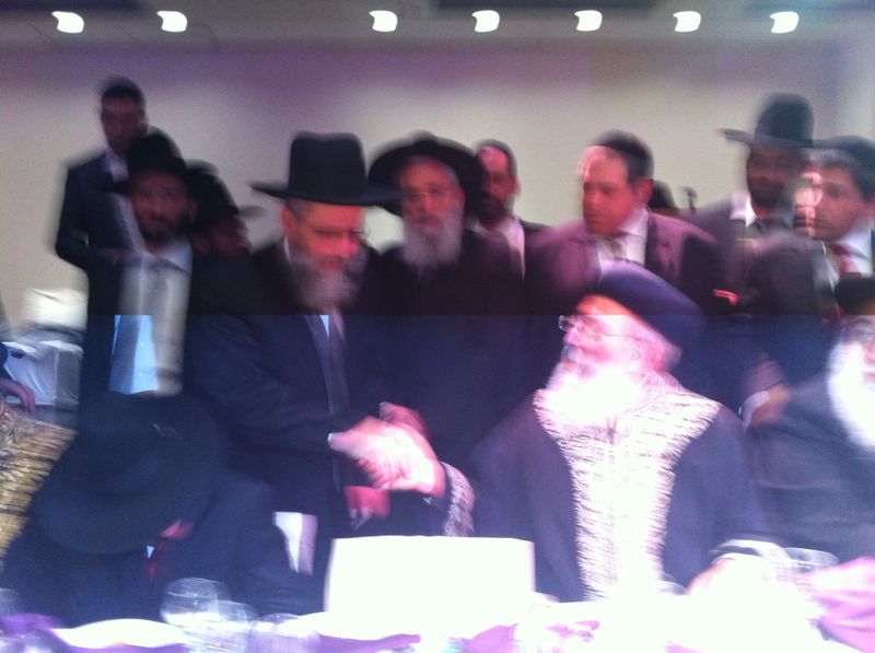 גדול השלום: לחיצת היד שמסעירה את הספרדים