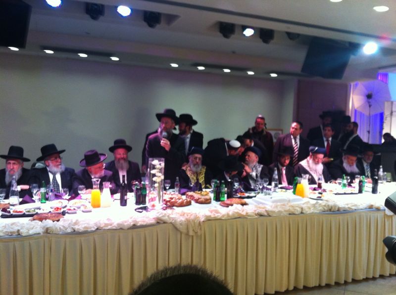 גדול השלום: לחיצת היד שמסעירה את הספרדים