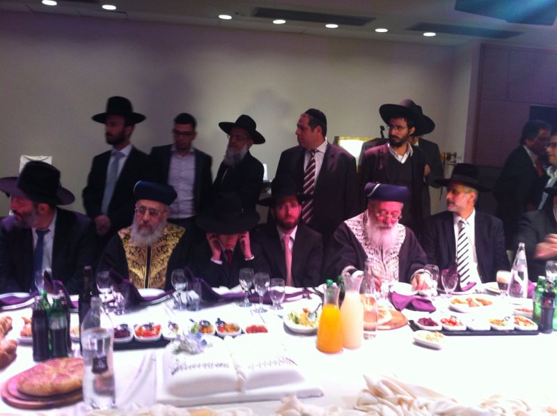 גדול השלום: לחיצת היד שמסעירה את הספרדים