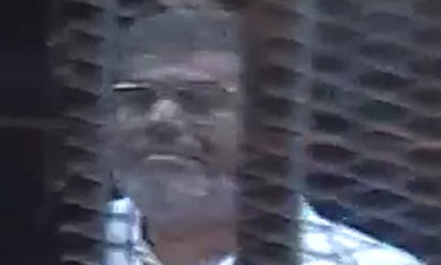 הנשיא המצרי המודח מוחמד מורסי לשופט: "אני נשיא המדינה, ומי אתה?"