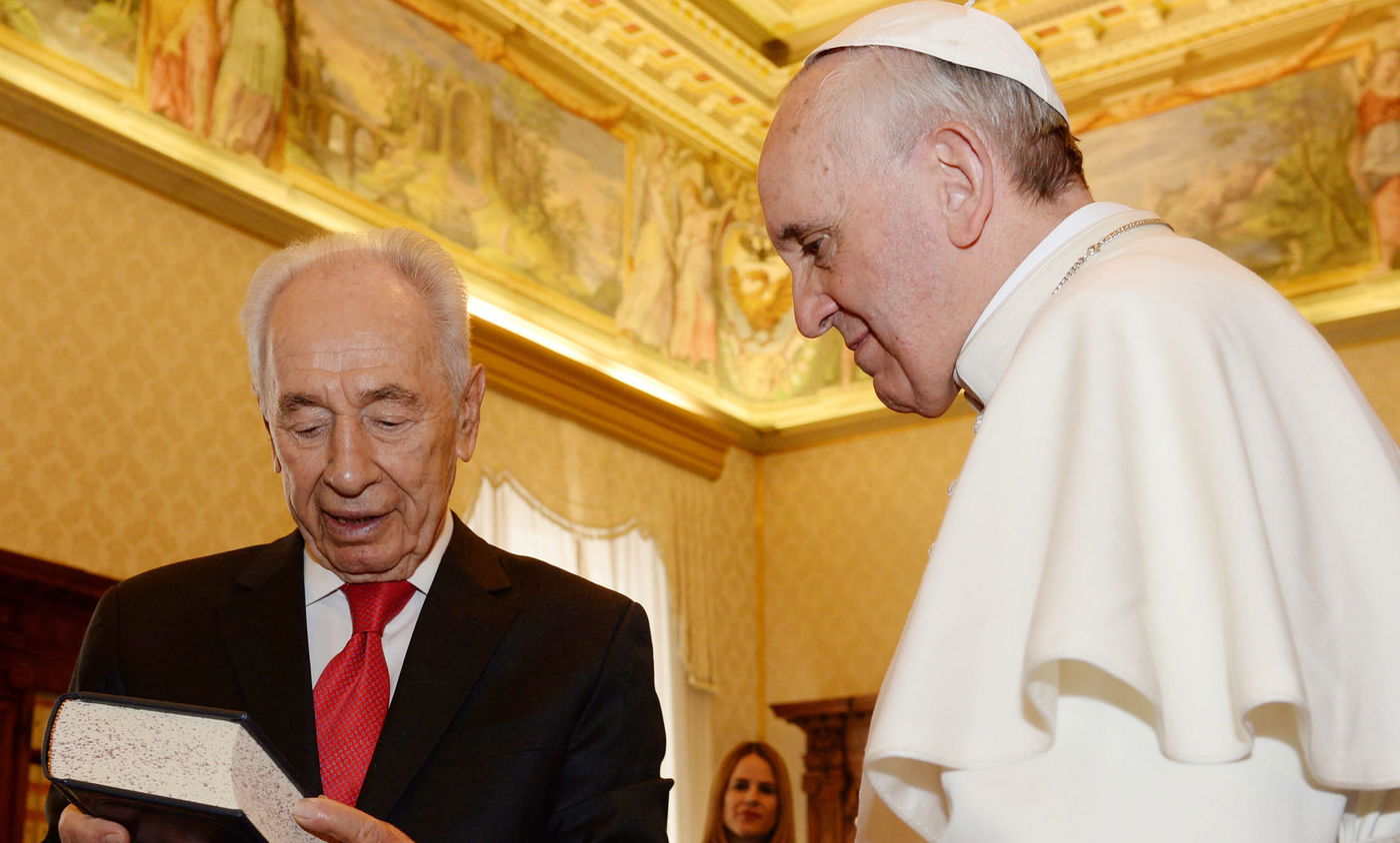 האפיפיור והנשיא שמעון פרס