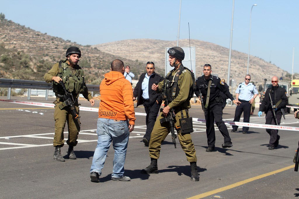 פלסטיני ירה לעבר חיילים; נורה ונהרג