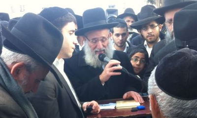 התפילה על קברו של הגר"ע יוסף, הצהריים