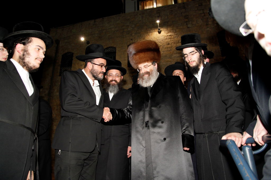 גלריה: הרבי מסאדיגורא ב"חלאקה" לנכדו במירון