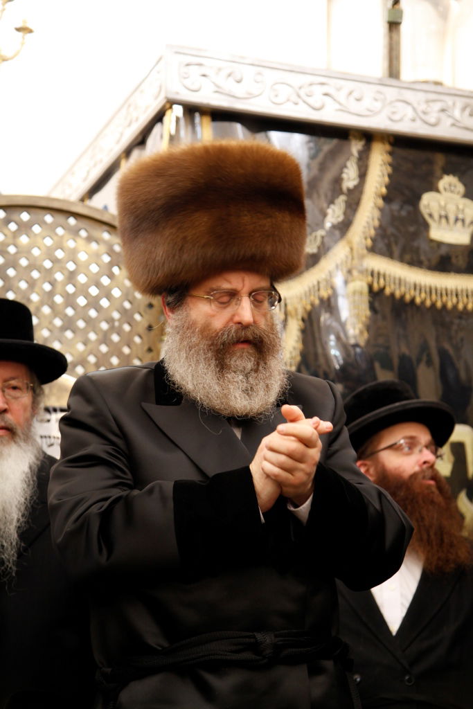 גלריה: הרבי מסאדיגורא ב"חלאקה" לנכדו במירון