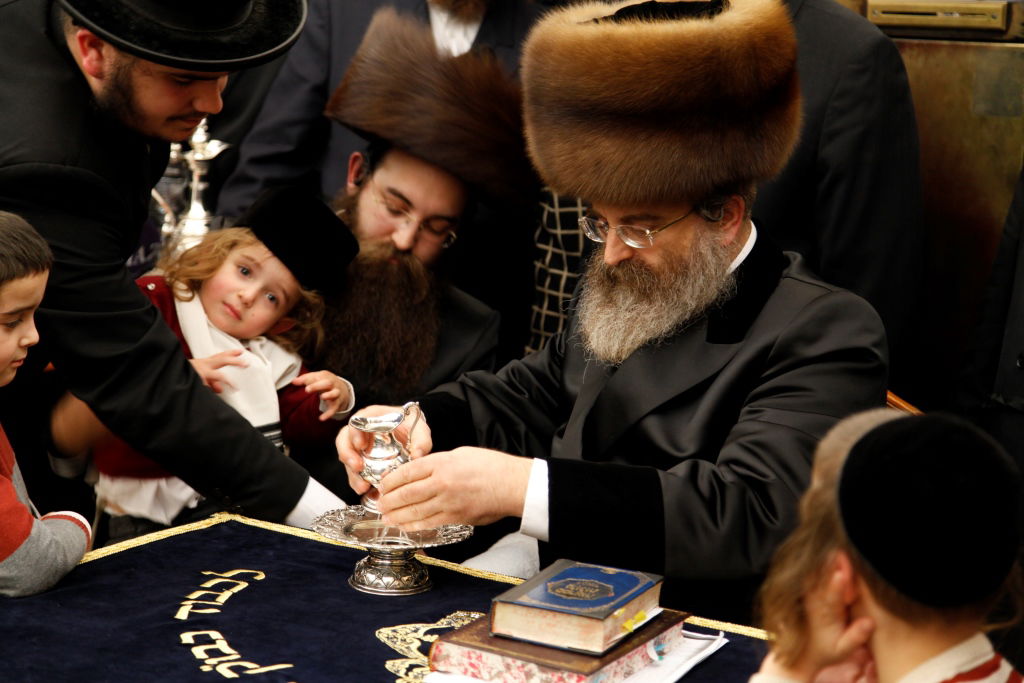 גלריה: הרבי מסאדיגורא ב"חלאקה" לנכדו במירון