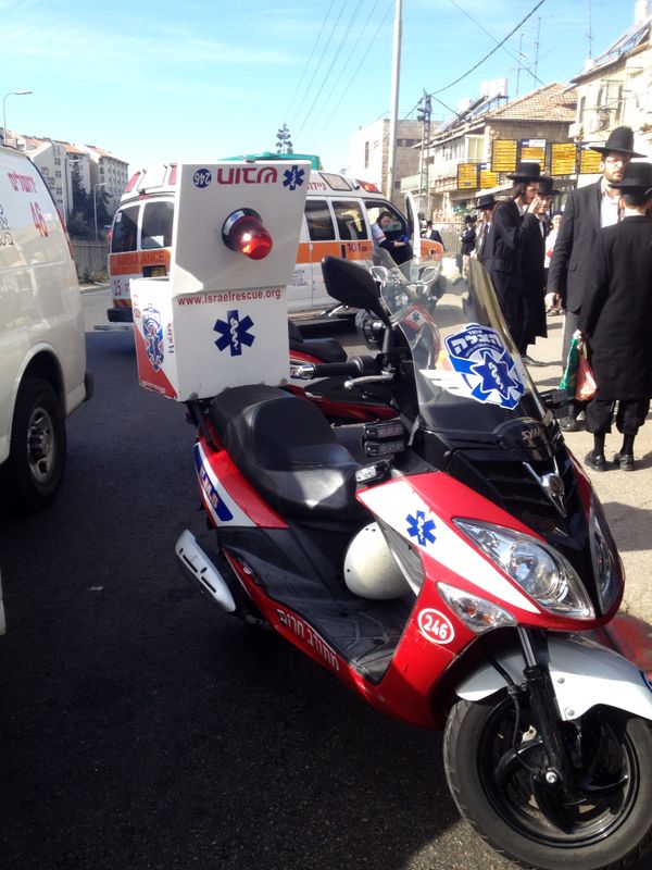 אסון בירושלים: אוטובוס פגע בחרדי, מצבו קשה