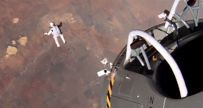 באומגרטנר יוצא למסע