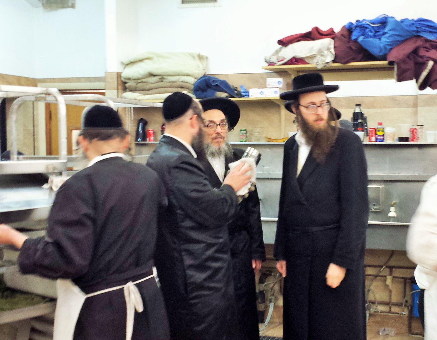 גלריה: עוד לא פורים, ב"פאפא" כבר אופים מצות