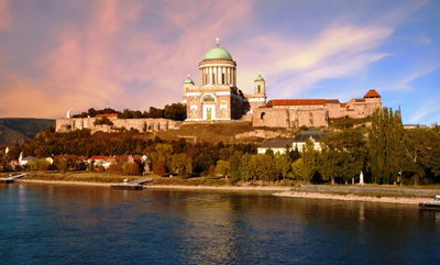 העיר אסטרגום