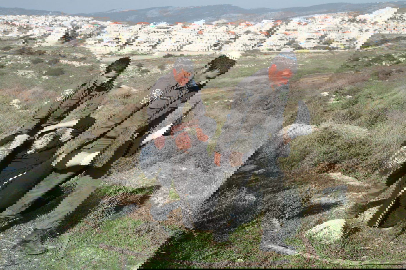 בית שמש: עשרות מחו על חילול קברים לטענתם במתחם גולובנציץ