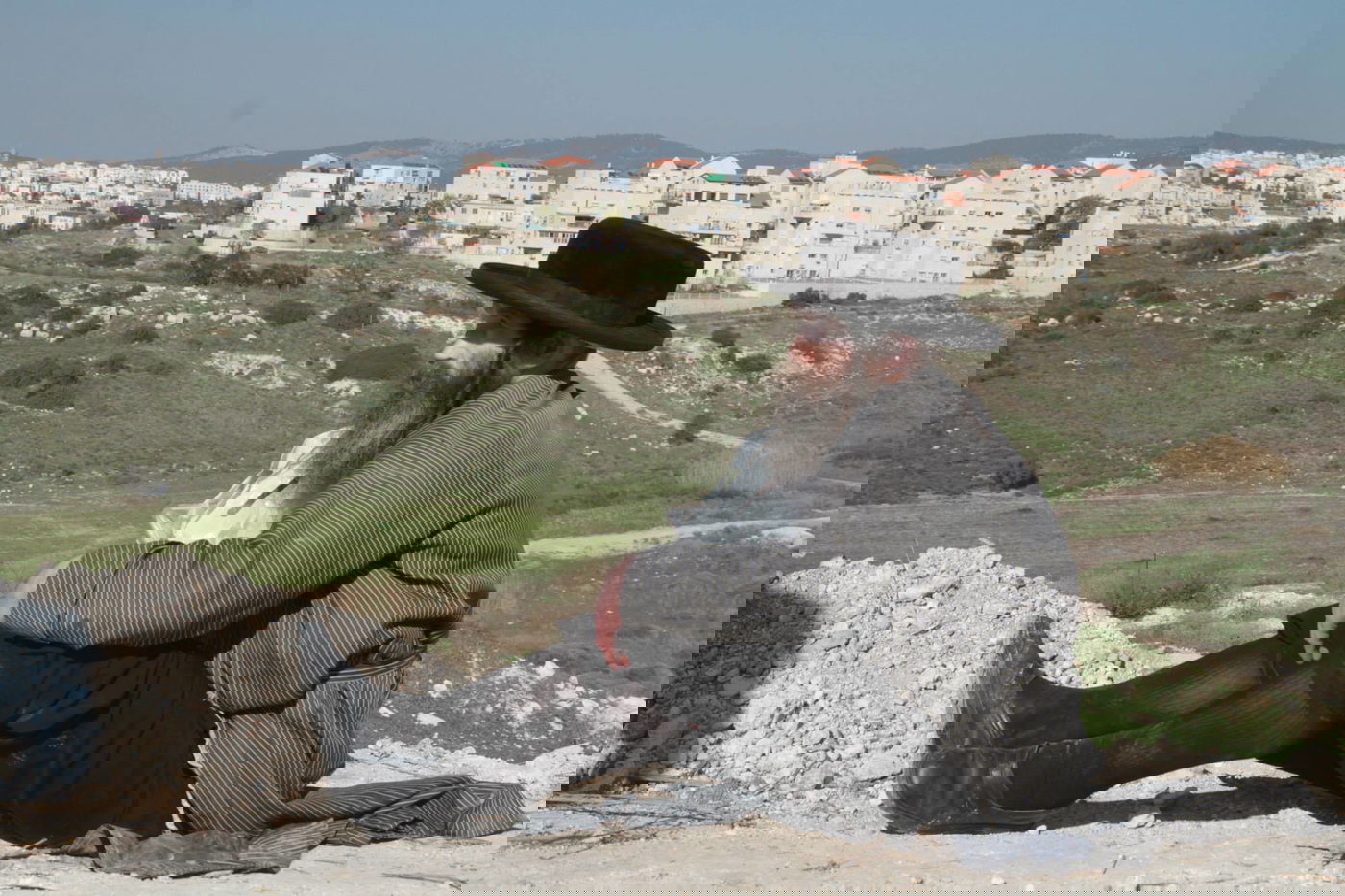 בית שמש: עשרות מחו על חילול קברים לטענתם במתחם גולובנציץ