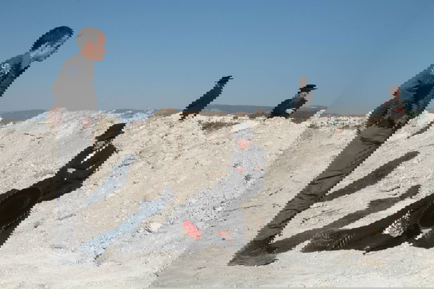 בית שמש: עשרות מחו על חילול קברים לטענתם במתחם גולובנציץ