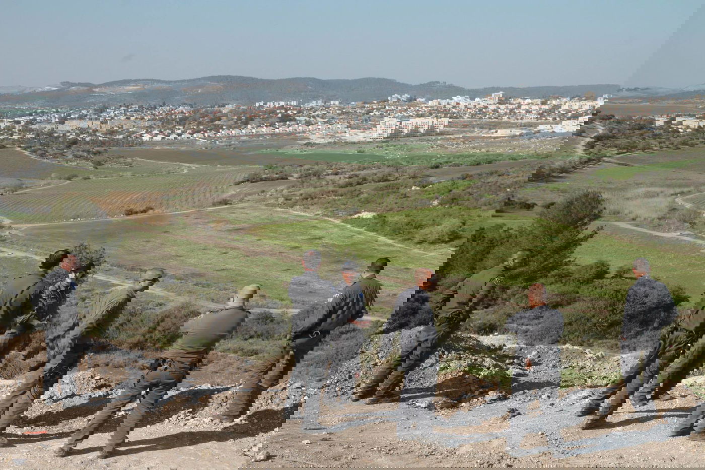 בית שמש: עשרות מחו על חילול קברים לטענתם במתחם גולובנציץ