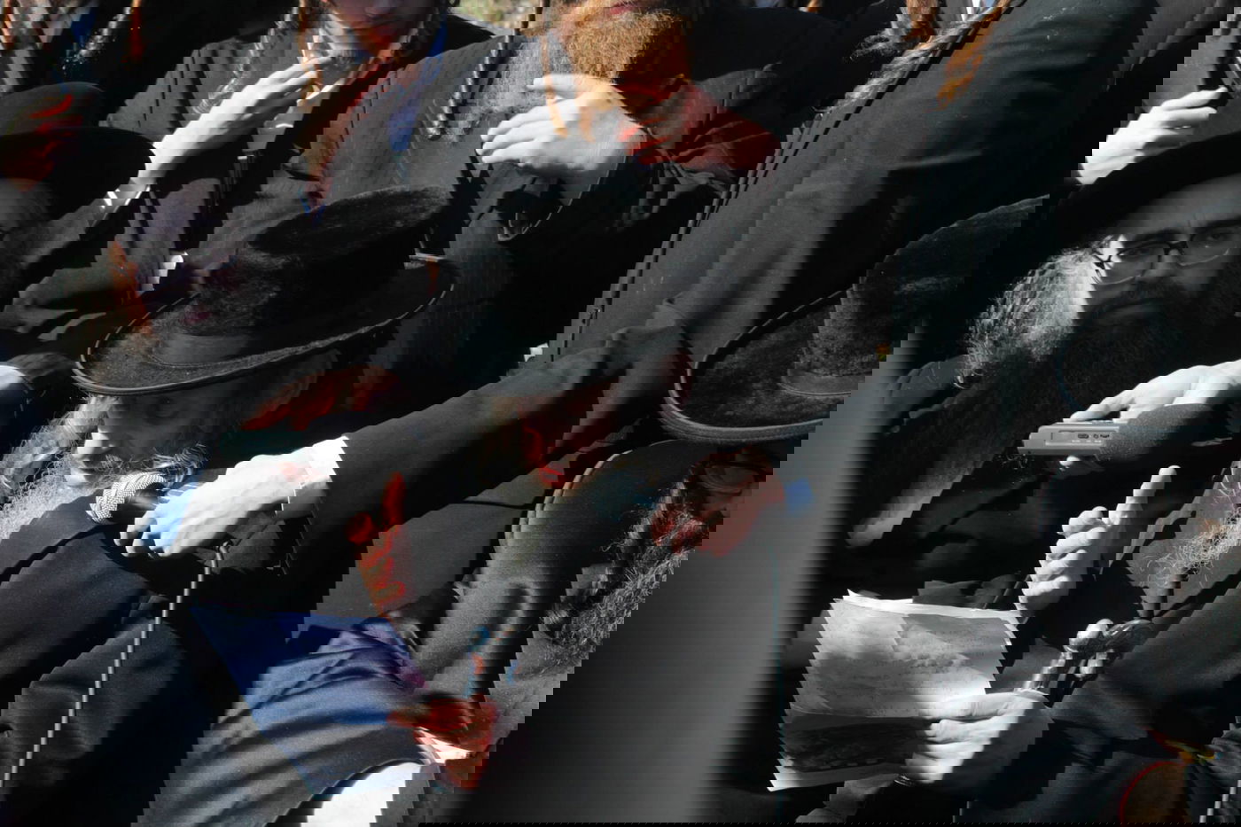 בית שמש: עשרות מחו על חילול קברים לטענתם במתחם גולובנציץ