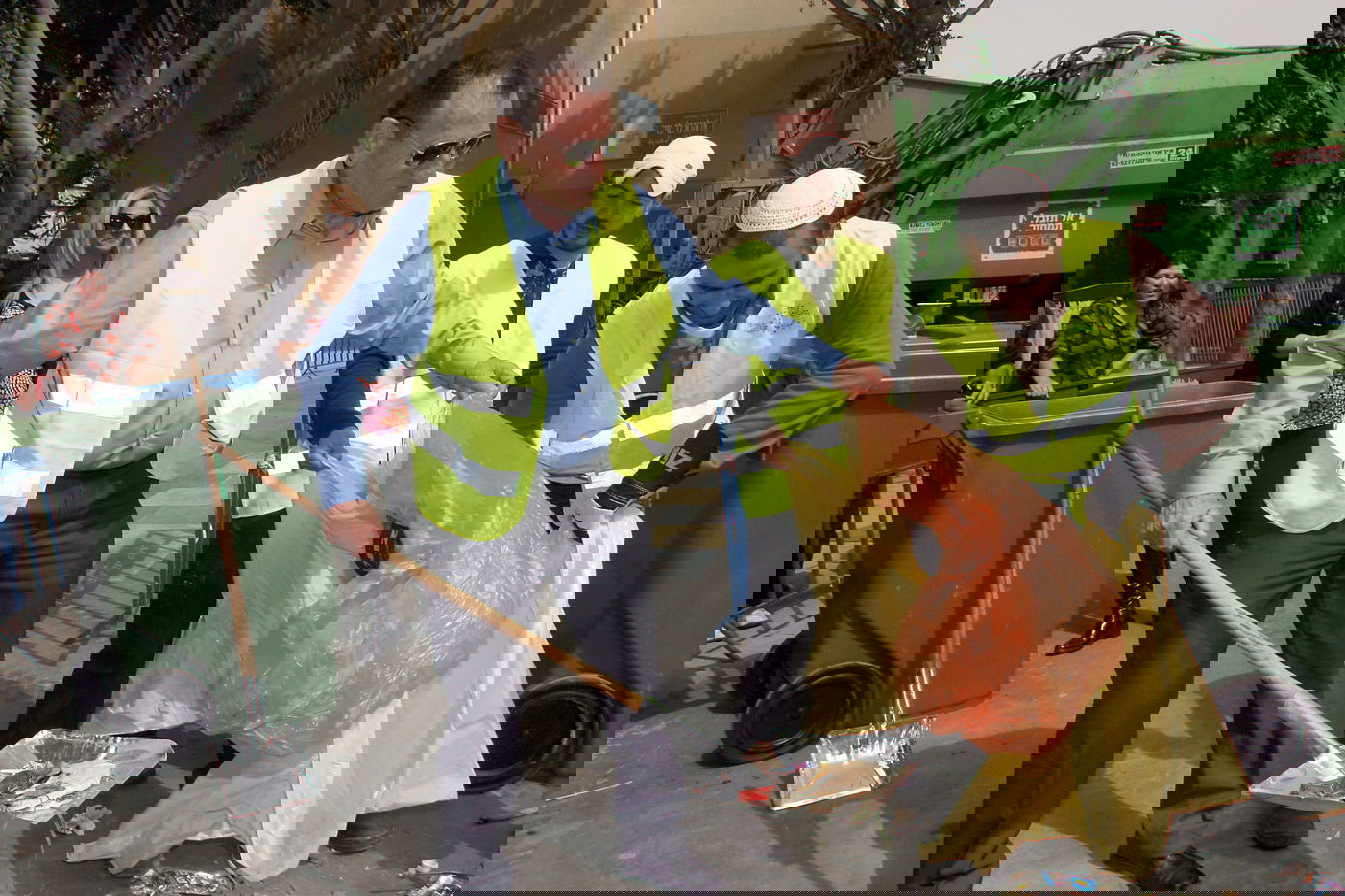 שר הכלכלה חתם על צו להעלאת שכר עובדי הניקיון