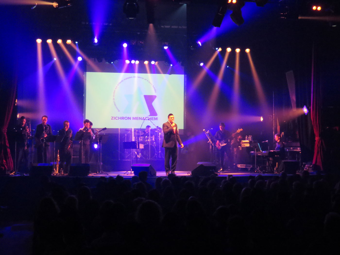 צפו בתיעוד: יוסף חיים שוואקי כבש את פריז