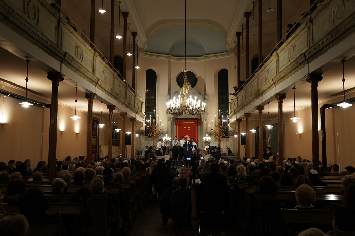 צפו בתיעוד: יוסף חיים שוואקי כבש את פריז
