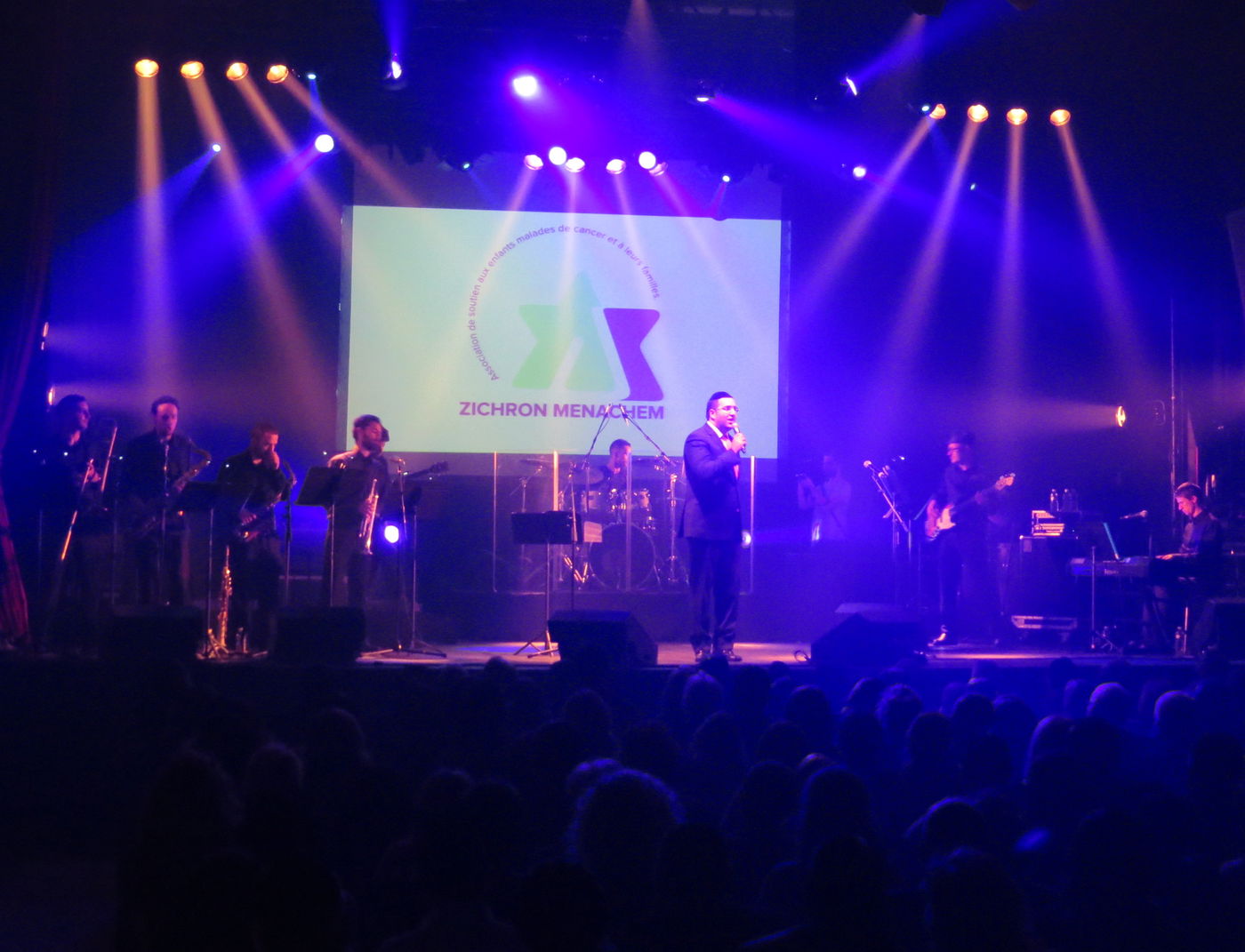 צפו בתיעוד: יוסף חיים שוואקי כבש את פריז