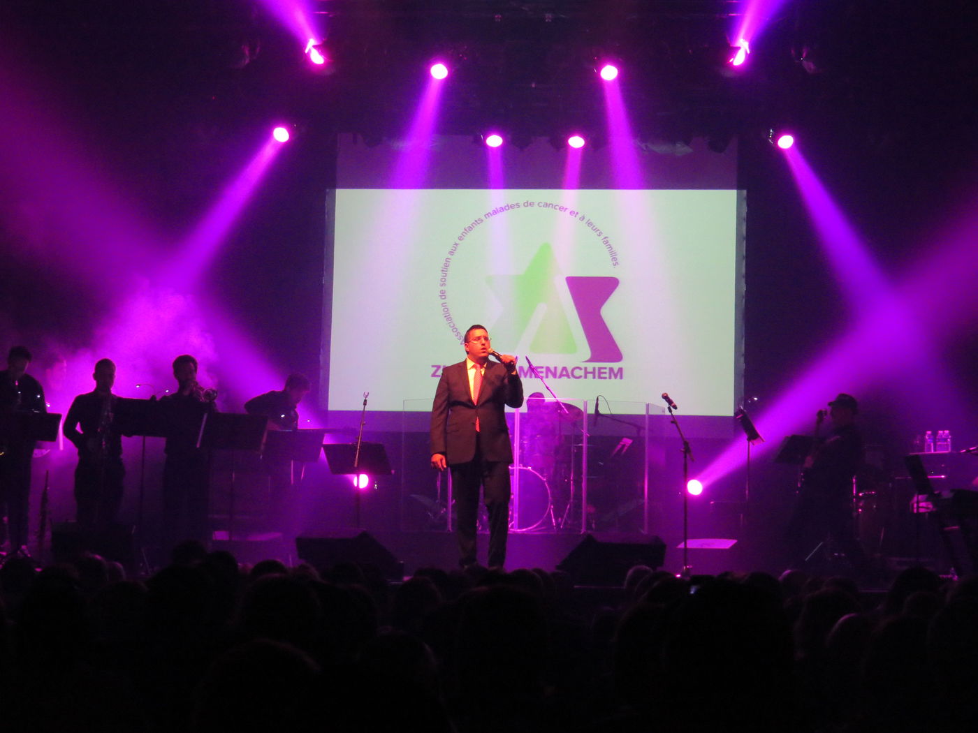 צפו בתיעוד: יוסף חיים שוואקי כבש את פריז